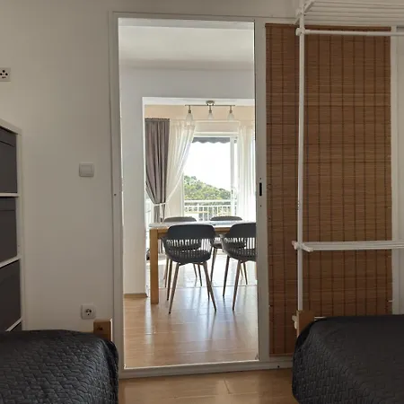 In Tribunj With Sea View, Terrace, Air Conditioning, Wifi 68-2 דירה Tribalj